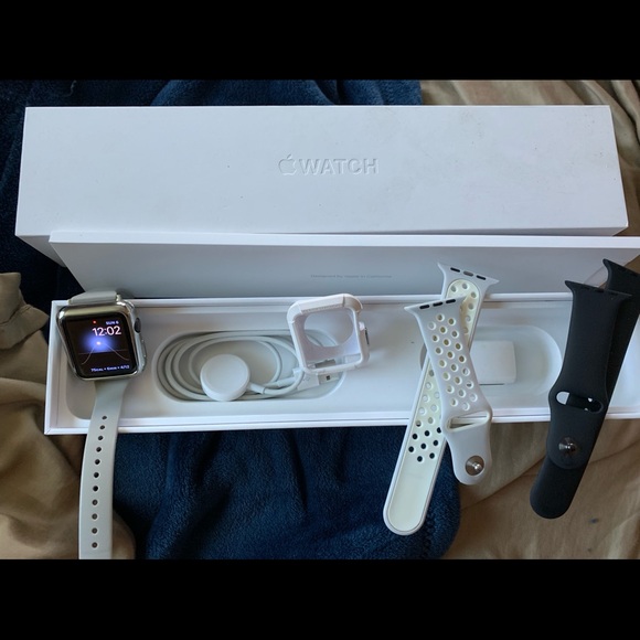 Apple Watch - Picture 1 of 4